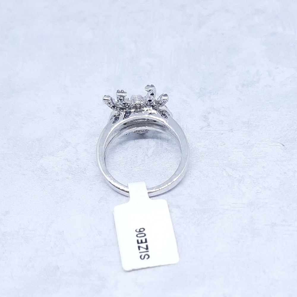 Glamorous Black and Silver Spider Ring - Picture 4 of 7